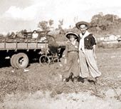 Jos Lopes Neto com sua filha Conceio Aparecida Lopes, com 11 anos de idade.